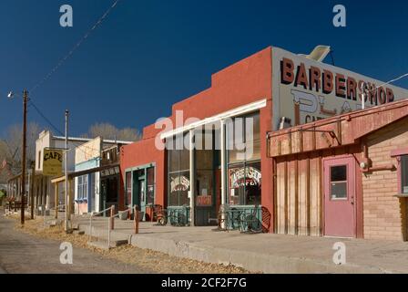 Storefronts sulla strada principale di Hillsboro, New Mexico, Stati Uniti Foto Stock