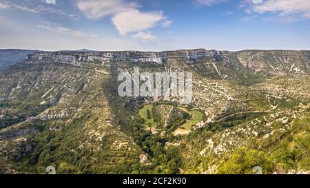 Vista panoramica del Grand Site del Circo di Navacelles in Gorges la Vis a Cévennes, Francia meridionale Foto Stock