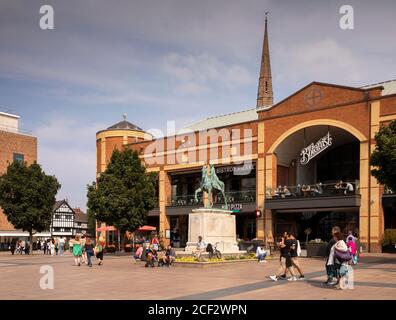 Regno Unito, Inghilterra, Coventry, Broadgate, statua di Lady Godiva nella piazza del centro commerciale Foto Stock