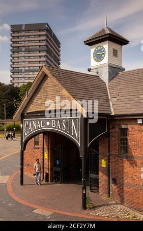 Regno Unito, Inghilterra, Coventry, St Nicholas' Street, ingresso Canal Basin Foto Stock