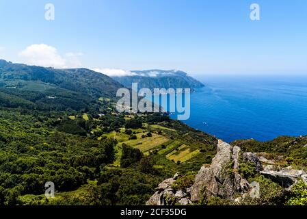 Vista panoramica del mare a San Andres di Teixido A. Piccolo villaggio in Galizia Foto Stock