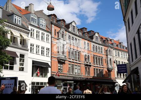 Gli amanti dello shopping a Stroget nel centro di Copenhagen Foto Stock