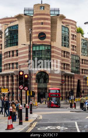 N. 1 edificio di pollame a Londra, progettato da James Stirling, completata nel 1997, cinque anni dopo la sua morte. Il Grade ii Listed, Foto Stock