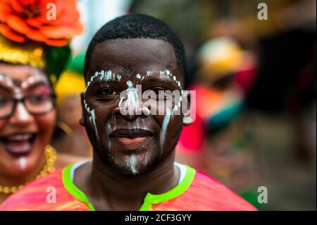 Un ballerino afro-colombiano del quartiere di Pandeyuca partecipa al festival di San Pacho a Quibdó, Colombia. Foto Stock