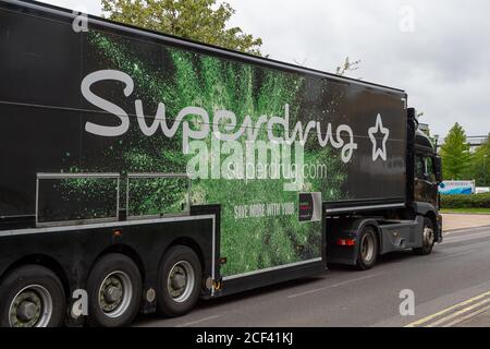Slough, Berkshire, Regno Unito. 3 settembre 2020. Un camion articolato di Superdrug su Slough Trading Estate. Credito: Maureen McLean/Alamy Foto Stock