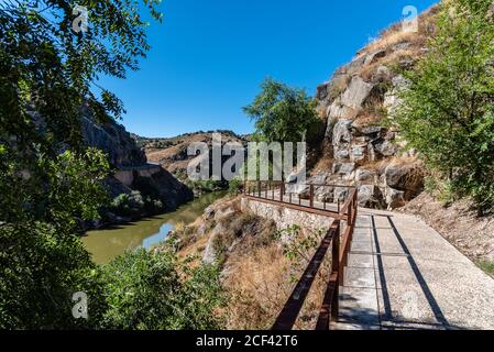 Percorso ecologico del fiume Tajo intorno a Toledo. Foto Stock