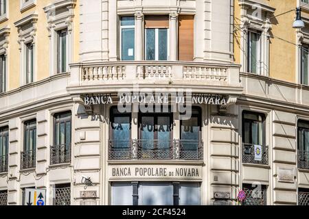 Roma, Italia - 4 settembre 2018: Antico palazzo storico con cartello per Banca popolare di Novara ad angolo con nessuna facciata esterna di banca Foto Stock