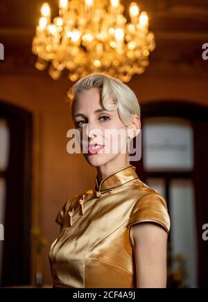 Amburgo, Germania. 03 settembre 2020. L'artista cabaret Lisa Eckhart attende la sua esibizione nella Literaturhaus. Eckhart presenta il suo romanzo di debutto 'Omama'. Credit: Axel Heimken/dpa/Alamy Live News Foto Stock