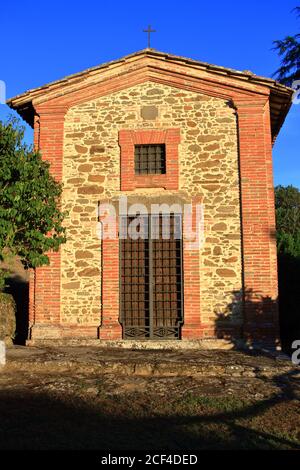 Antica chiesa sulle colline di Moiano , piccolo borgo rurale della Città di Pieve. Utilizzato come luogo di preghiera per gli agricoltori della zona. Foto Stock