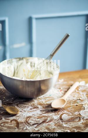 Creazione di torte, ambiente di lavoro di preparazione Foto Stock