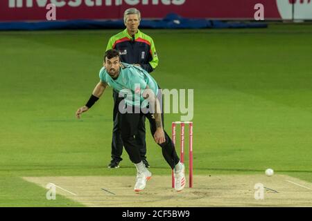 Londra, Regno Unito. 3 settembre 2020. Il bowling REECE Topley, in cui Surrey si trova ad affrontare l'Hampshire nella partita Vitality T20 Blast al Kia Oval. David Rowe/Alamy Live News Foto Stock