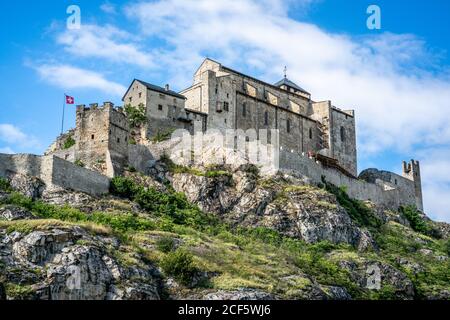 La basilica di Valere primo piano vista panoramica su una collina rocciosa con Cielo azzurro a Sion Vallese Svizzera Foto Stock