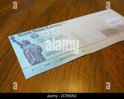 Un assegno di pagamento con impatto economico COVID fittizio Foto Stock