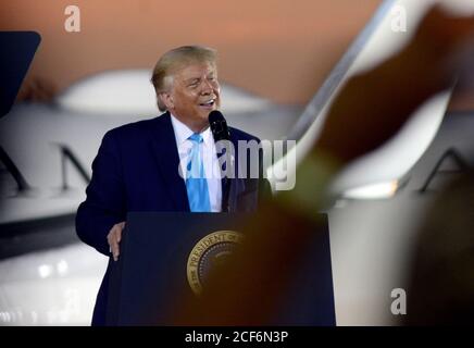 Latrobe, Stati Uniti. 03 settembre 2020. Il presidente Donald Trump si rivolge ai suoi sostenitori durante un raduno all’aeroporto regionale Arnold Palmer di Latrobe, Pennsylvania, giovedì 3 settembre 2020. Foto di Archie Carpenter/UPI Credit: UPI/Alamy Live News Foto Stock