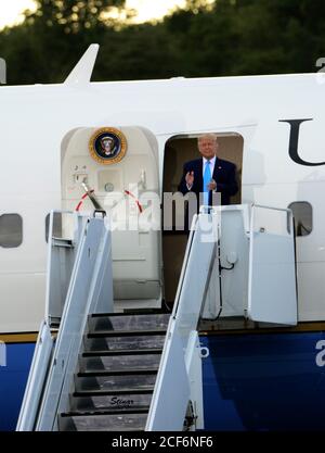 Latrobe, Stati Uniti. 03 settembre 2020. Il presidente Donald Trump arriva all'aeroporto regionale Arnold Palmer di Latrobe, Pennsylvania, per una campagna di rally giovedì 3 settembre 2020. Foto di Archie Carpenter/UPI Credit: UPI/Alamy Live News Foto Stock