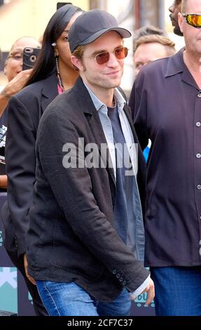 Manhattan, Stati Uniti d'America. 10 agosto 2017. NEW YORK, NY - AGOSTO 10: Robert Pattinson entra nel programma 'AOL Build' presso gli AOL Studios il 10 Agosto 2017 a New York City. Persone: Robert Pattinson Credit: Storms Media Group/Alamy Live News Foto Stock