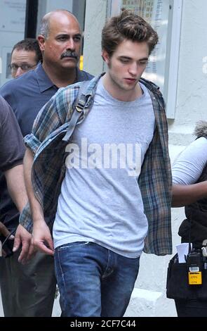 Manhattan, Stati Uniti d'America. 18 Giugno 2009. SMG NY1 Robert Pattinson 061509 12.JPG NEW YORK - GIUGNO 15: L'attore Twilight Robert Pattinson sulla posizione per 'Remember Me' sulle strade di Manhattan il 15 Giugno 2009 a New York City. ( Credit: Storms Media Group/Alamy Live News Foto Stock