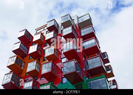 Ornskoldsvik, Norrland Svezia - 10 luglio 2020: Moderno ed alto edificio nel centro Foto Stock