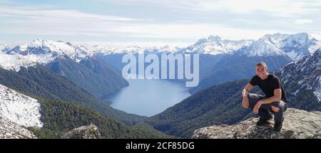 Pista bianca innevata di Kepler durante la primavera nel Parco Nazionale di Fiordland dell'Isola del Sud della Nuova Zelanda. Foto Stock