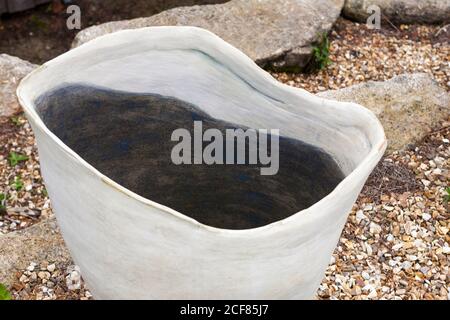 Wonky ceramica, Tremenheere sculture Gardens, Penzance, Cornovaglia, Regno Unito Foto Stock