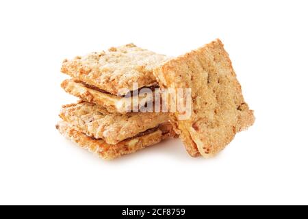 Biscotti shortbread di forme diverse con ripieno e senza isolamento su sfondo bianco Foto Stock