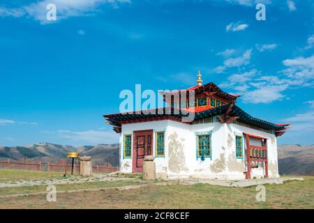 KHARKORIN, MONGOLIA - Tempio di Lubang Gyalpo a Kharkhorin (Karakorum), Mongolia. Karakorum fu la capitale dell'Impero Mongolo tra il 1235 e il 1260. Foto Stock
