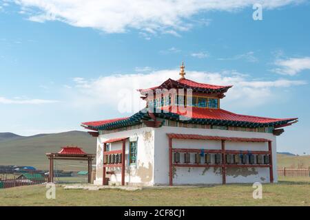 KHARKORIN, MONGOLIA - Tempio di Lubang Gyalpo a Kharkhorin (Karakorum), Mongolia. Karakorum fu la capitale dell'Impero Mongolo tra il 1235 e il 1260. Foto Stock