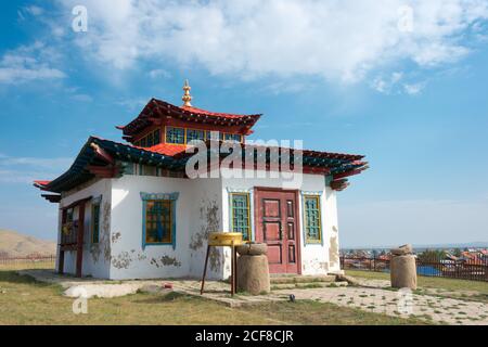 KHARKORIN, MONGOLIA - Tempio di Lubang Gyalpo a Kharkhorin (Karakorum), Mongolia. Karakorum fu la capitale dell'Impero Mongolo tra il 1235 e il 1260. Foto Stock