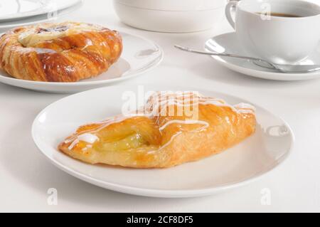 Deliziosi dolci di mele e lamponi Foto Stock