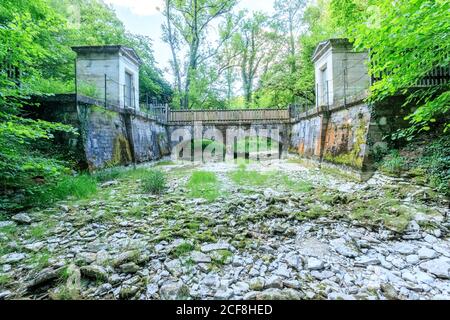 Francia, Cote d’Or, Riserva Naturale Regionale della Val Suzon, Etaules, Foret Domaniale de Val Suzon, Parco Jouvence, il fiume secco di Suzon // Francia, Côte d Foto Stock