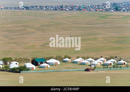 KHARKORIN, MONGOLIA - Tourist Ger Camp a Kharkhorin (Karakorum), Mongolia. Karakorum fu la capitale dell'Impero Mongolo tra il 1235 e il 1260. Foto Stock