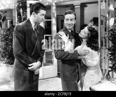 JAMES STEWART JOHN HOWARD E KATHARINE HEPBURN A PHILADELPHIA STORIA il regista GEORGE CUKOR del 1940 suona la sceneggiatura di Philip Barry Donald Ogden Stewart camici di Gilbert Adrian Metro Goldwyn Mayer Foto Stock