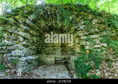 Francia, Cote d’Or, Riserva Naturale Regionale Val Suzon, Etaules, Foret Domaniale de Val Suzon, Parco Jouvence, Fontaine de Jouvence // Francia, Côte Foto Stock