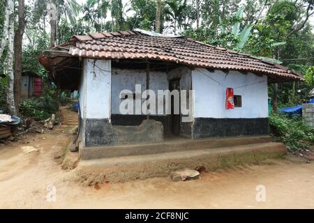 TRIBÙ PANIYAN, Casa tradizionale al villaggio di Chulliyod, colonia di Vannathara, Kerala, India Foto Stock