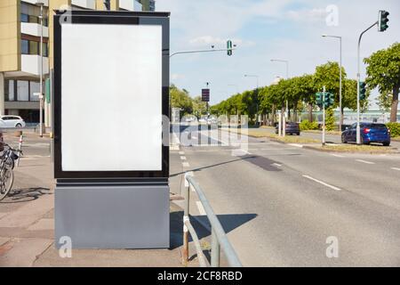 City Light Poster cartellone mock-up su una strada in Giorno in Germania Foto Stock