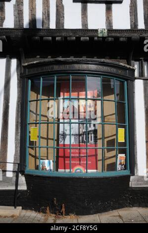 Antica casa , Thetford, Norfolk, fu costruita nel 1490 e data alla città nel 1921 dal principe Federico Duleep Singh per essere utilizzata come museo. Foto Stock