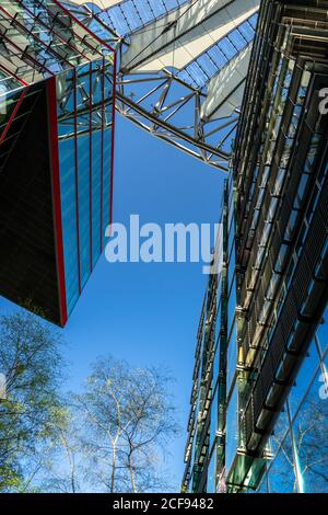 BERLINO, GERMANIA - 18 aprile 2020: BERLINO, GERMANIA 18 aprile 2020. Il tetto del famoso Sony Centre al Potsdamer Platz di Berlino. Foto Stock