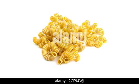 Pasta cavatappi con strisce isolate su sfondo bianco. Foto Stock