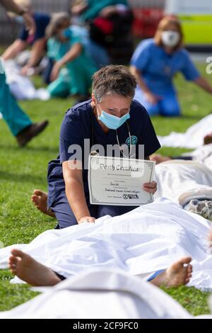 Dottore per la dimostrazione della ribellione dell'estinzione "corpi climatici", Parliament Square, Londra, 2 settembre 2020 Foto Stock