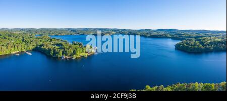 Francia, Nievre, Parco Naturale Regionale del Morvan, Montsauche les Settons, Lac des Settons (veduta aerea) // Francia, Nièvre (58), Parc naturel régional d Foto Stock