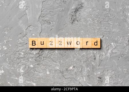 PAROLA BUZZWORD scritta su blocco di legno. Testo DI PAROLA DI RONZIO sulla tabella di cemento per il vostro desing, concetto. Foto Stock