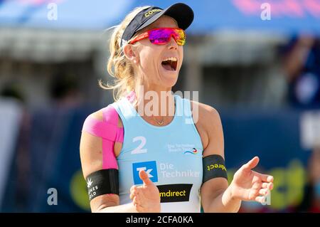 04 settembre 2020, Schleswig-Holstein, Timmendorfer Strand: Beach volley: Campionati tedeschi: Karla Borger (DJK Tusa 06 Düsseldorf) brilla dopo aver raggiunto le finali del quarto. Foto: Frank Molter/dpa Foto Stock