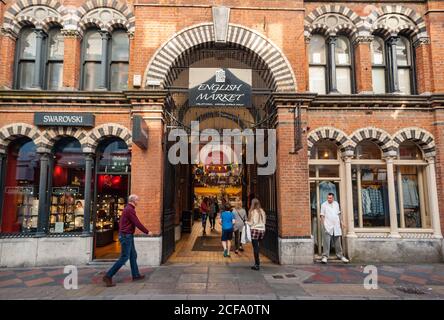 Cork City, Irlanda - 8 aprile 2015: Ingresso al mercato inglese nel centro di Cork. Foto Stock