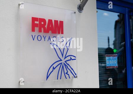 Bordeaux , Aquitaine / Francia - 09 23 2019 : il logo Fram Voyages e il segno di testo del negozio di agenzie di marca di viaggio sulla costruzione del negozio di fronte ufficio Foto Stock