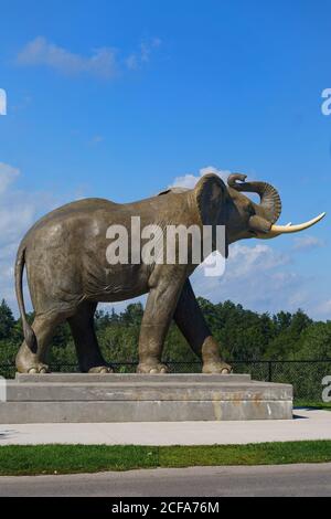 St. Thomas, Ontario, Canada. Una statua a grandezza naturale di Jumbo l'elefante. Foto Stock