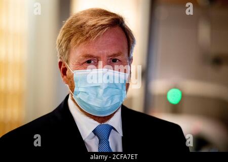 Haarlemmermeer, Paesi Bassi. 04 settembre 2020. Re Willem-Alexander dei Paesi Bassi visita l'aeroporto di Schiphol per essere informato sull'impatto della crisi di Corona, il 4 settembre 2020. Credit: Robin Utrecht/POOL |/dpa/Alamy Live News Foto Stock