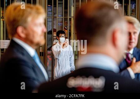 Haarlemmermeer, Paesi Bassi. 04 settembre 2020. Re Willem-Alexander dei Paesi Bassi visita l'aeroporto di Schiphol per essere informato sull'impatto della crisi di Corona, il 4 settembre 2020. Credit: Robin Utrecht/POOL |/dpa/Alamy Live News Foto Stock