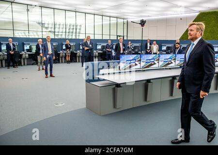 Haarlemmermeer, Paesi Bassi. 04 settembre 2020. Re Willem-Alexander dei Paesi Bassi apre il controllo del traffico aereo Polaris all'aeroporto di Schiphol, il 4 settembre 2020. Credit: Patrick van Katwijk/ |/dpa/Alamy Live News Foto Stock