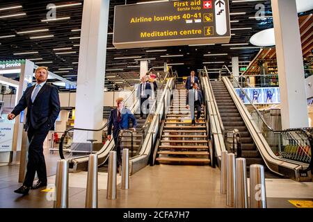 Haarlemmermeer, Paesi Bassi. 04 settembre 2020. Re Willem-Alexander dei Paesi Bassi visita l'aeroporto di Schiphol per essere informato sull'impatto della crisi di Corona, il 4 settembre 2020. Credit: Robin Utrecht/POOL |/dpa/Alamy Live News Foto Stock