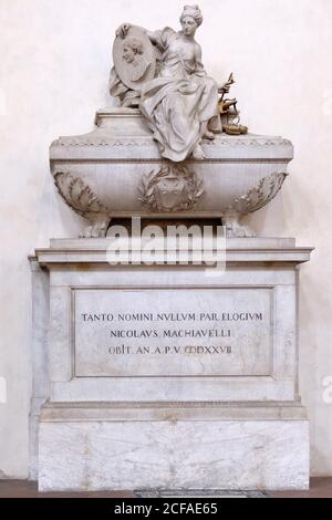 FIRENZE, ITALIA - LUGLIO 24,2017 : il cenotafio di Niccolo Machiavelli nella Basilica di Santa Croce a Firenze Foto Stock